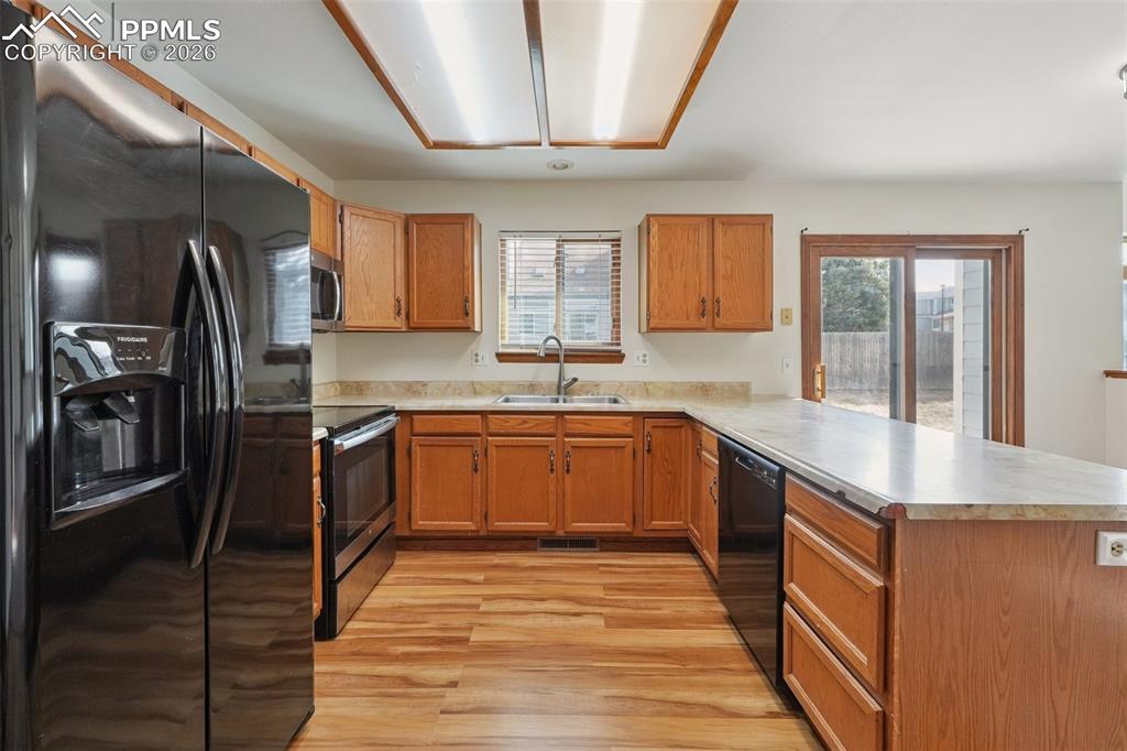 Image 10 of 29: Kitchen