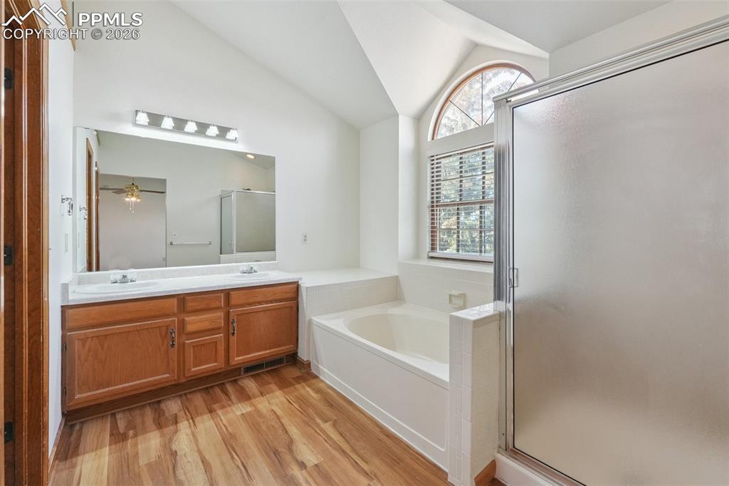 Image 14 of 29: Bathroom