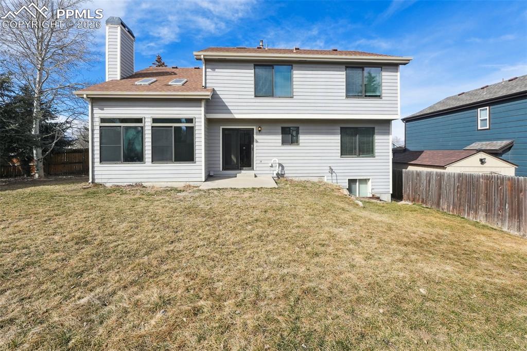 Image 24 of 29: Back of Structure