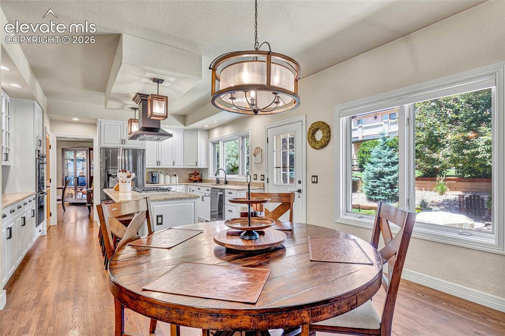 Image 17 of 49: Kitchen