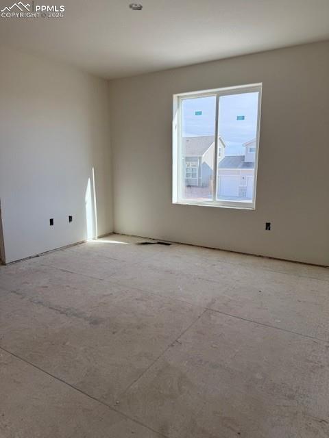 Image 14 of 24: Bedroom