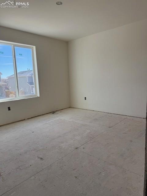 Image 21 of 24: Bedroom