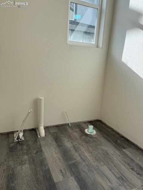 Image 7 of 24: Powder Bath