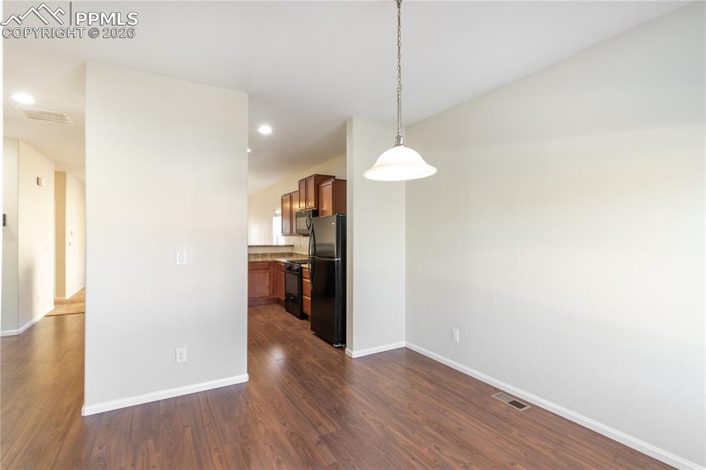 Image 10 of 38: Dining Area