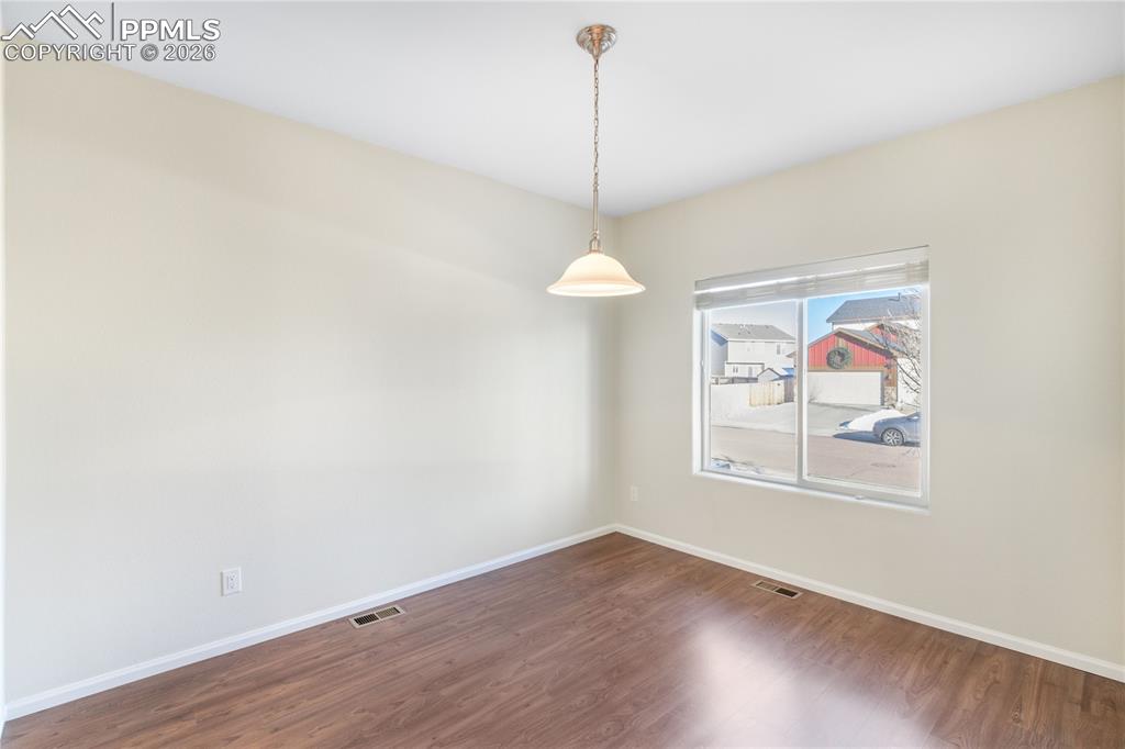 Image 9 of 38: Dining Area