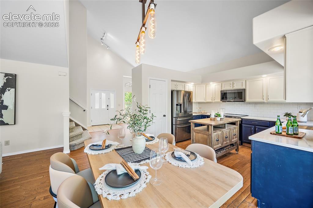 Image 10 of 49: Dining Area