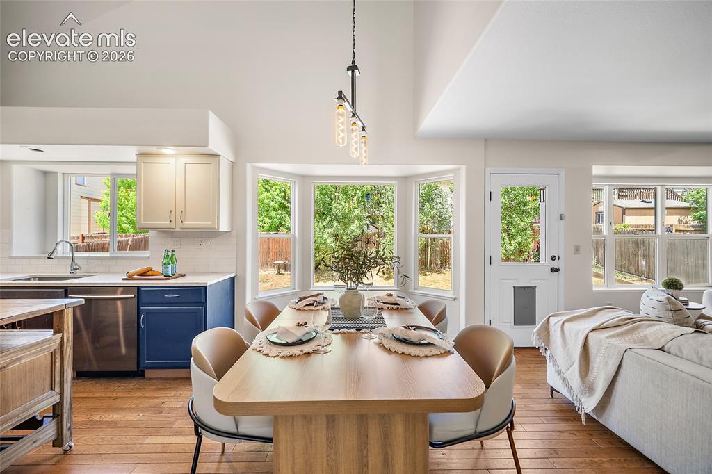Image 8 of 49: Dining Area
