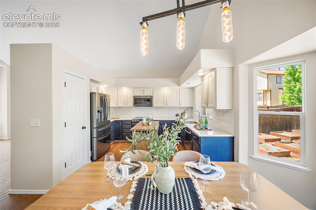 Image 9 of 49: Dining Area