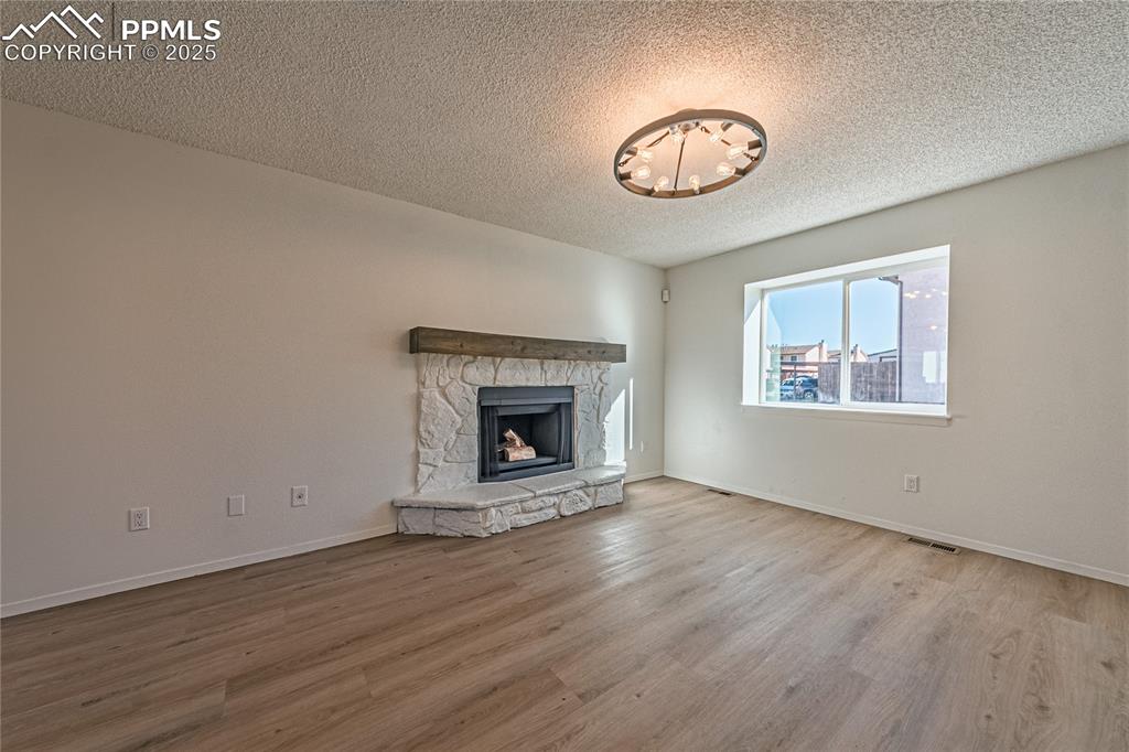 Image 4 of 22: Living Room