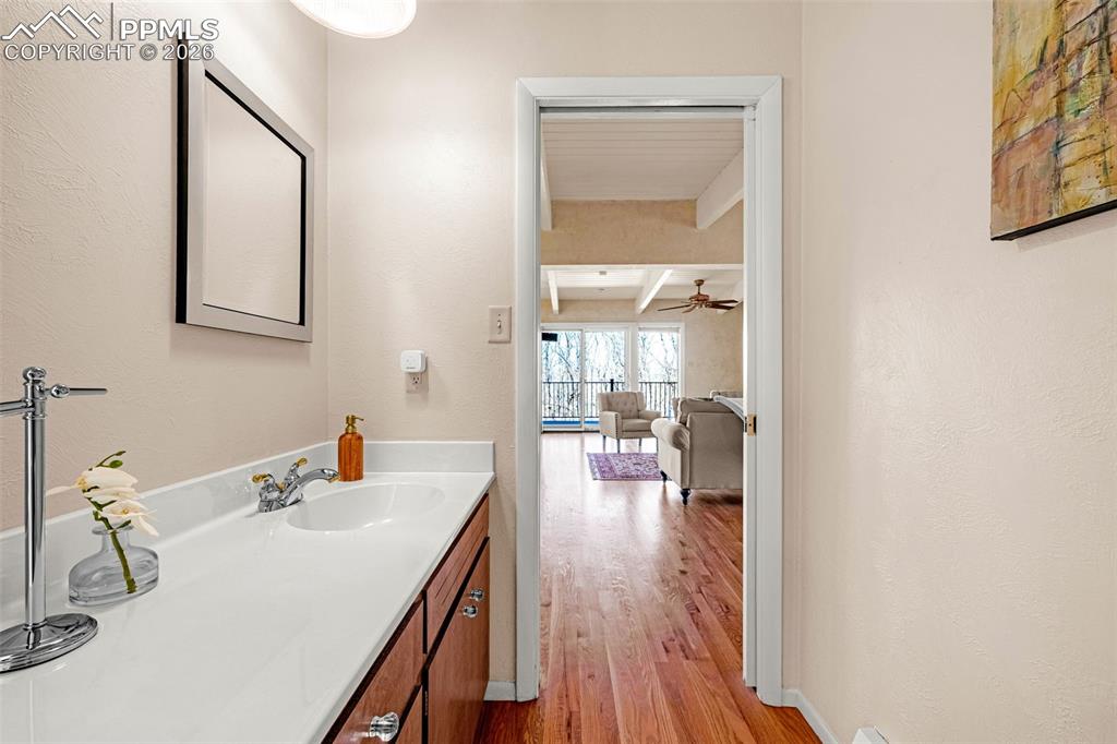 Image 13 of 33: Bathroom