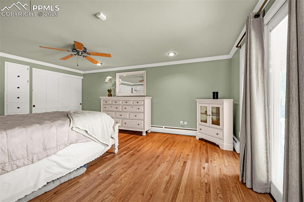 Image 15 of 33: Bedroom