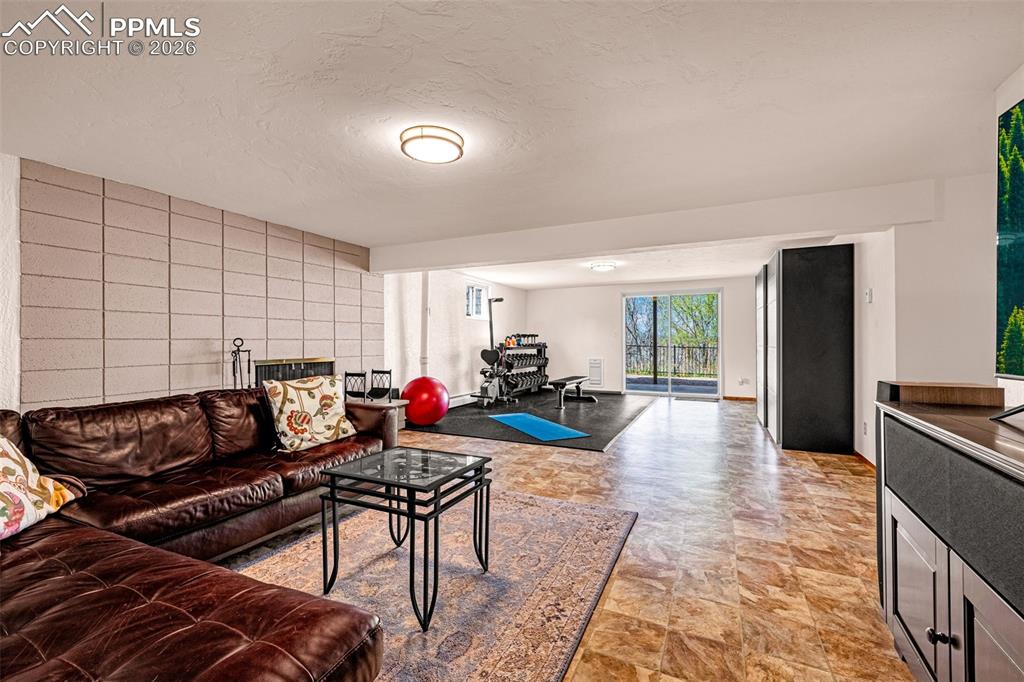 Image 19 of 33: Living Room