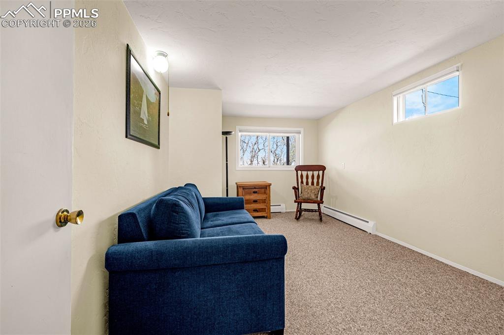 Image 23 of 33: Sitting Room