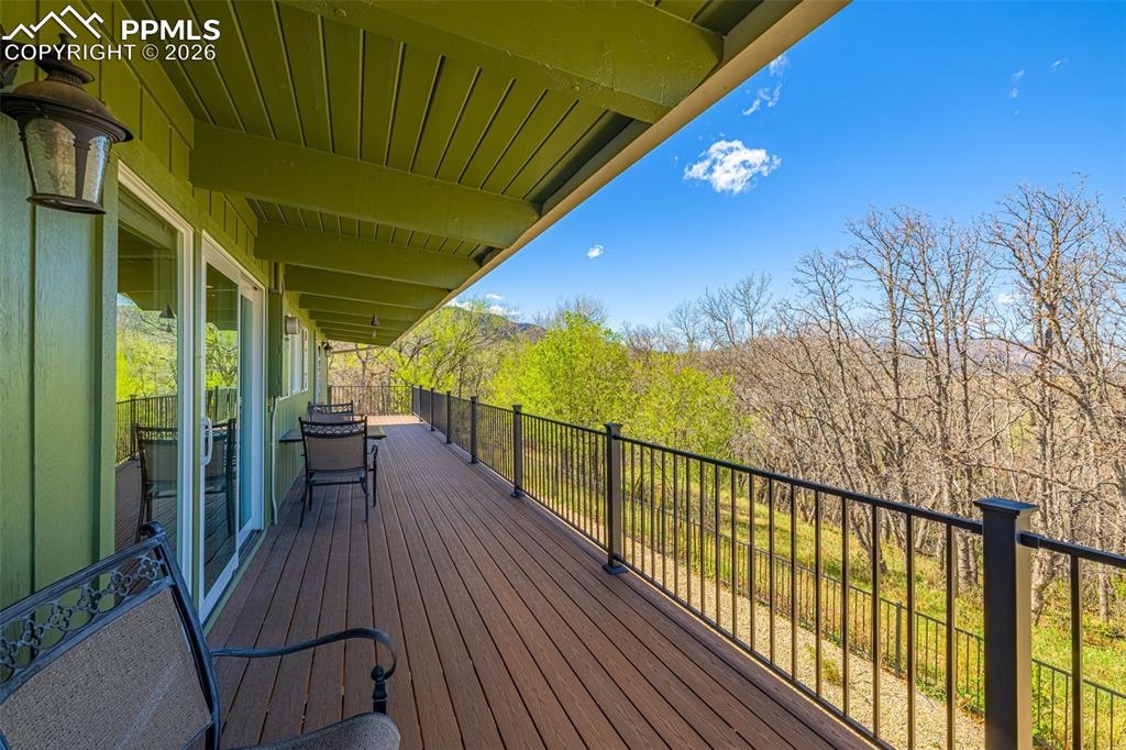 Image 24 of 33: Deck