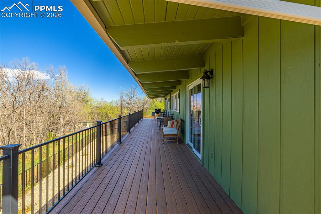 Image 25 of 33: Deck