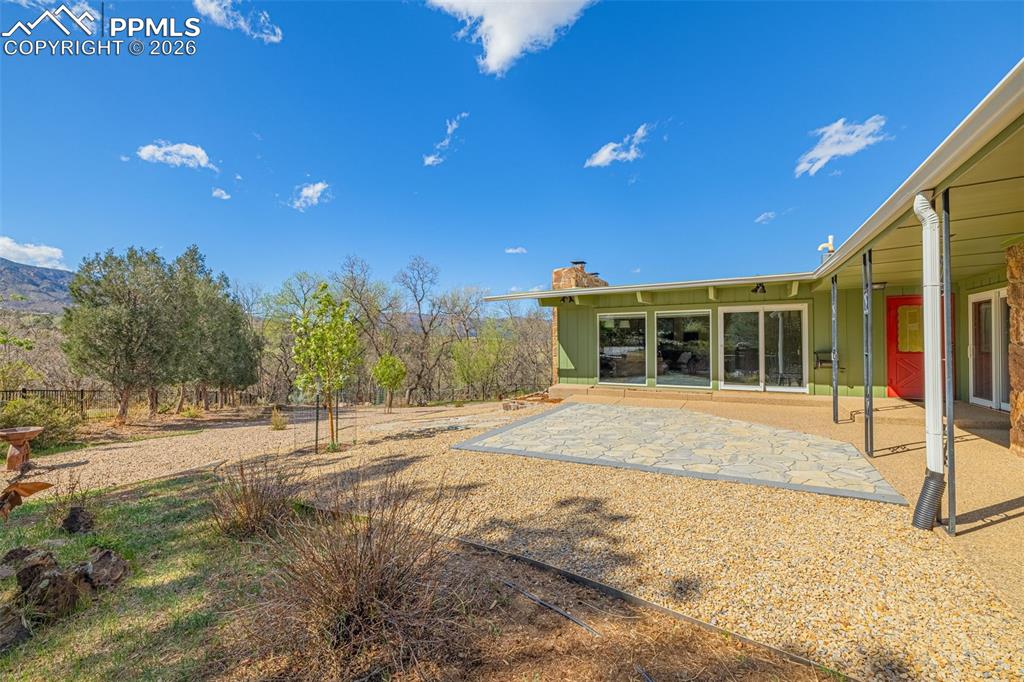 Image 26 of 33: Yard