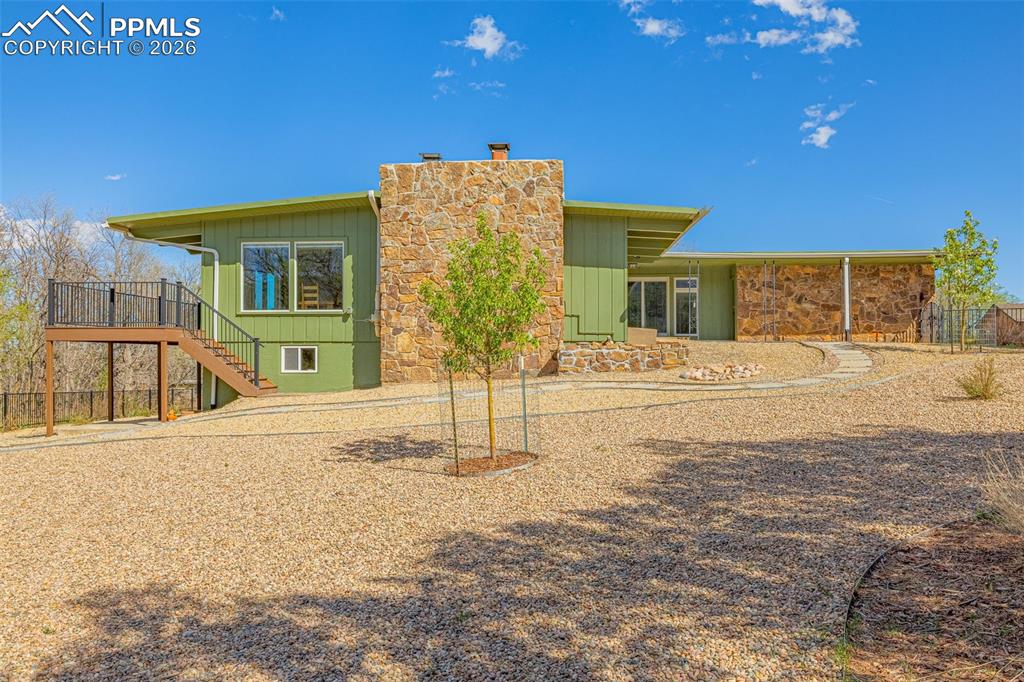 Image 27 of 33: Back of Structure