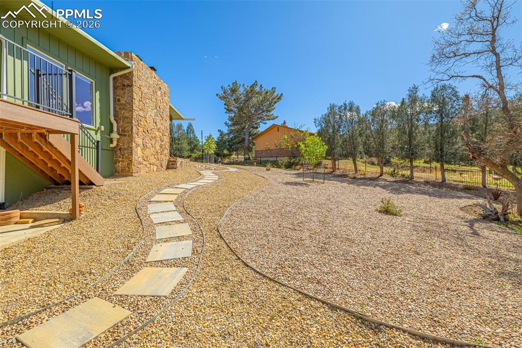 Image 29 of 33: Yard