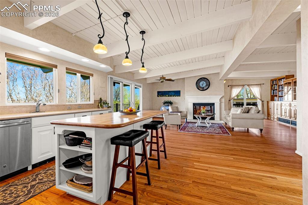 Image 9 of 33: Kitchen