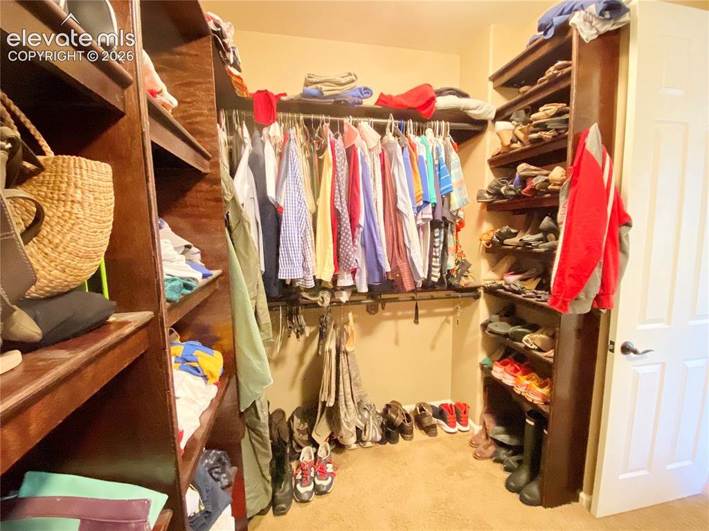 Image 17 of 32: Closet