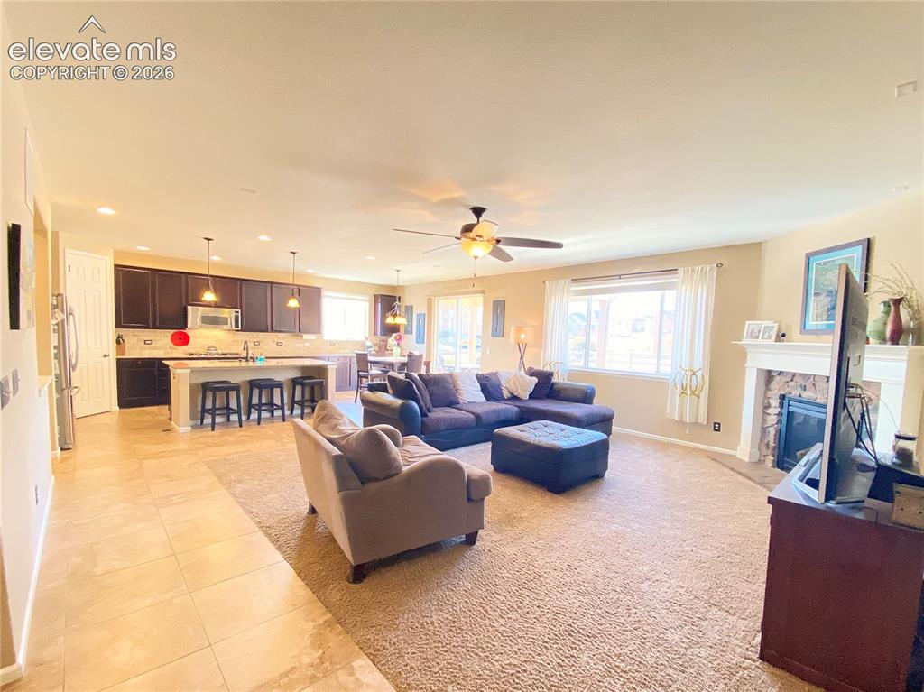 Image 18 of 32: Living Room
