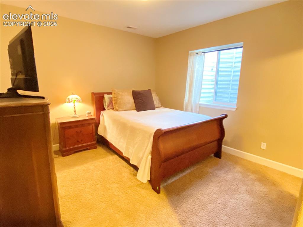 Image 24 of 32: Bedroom