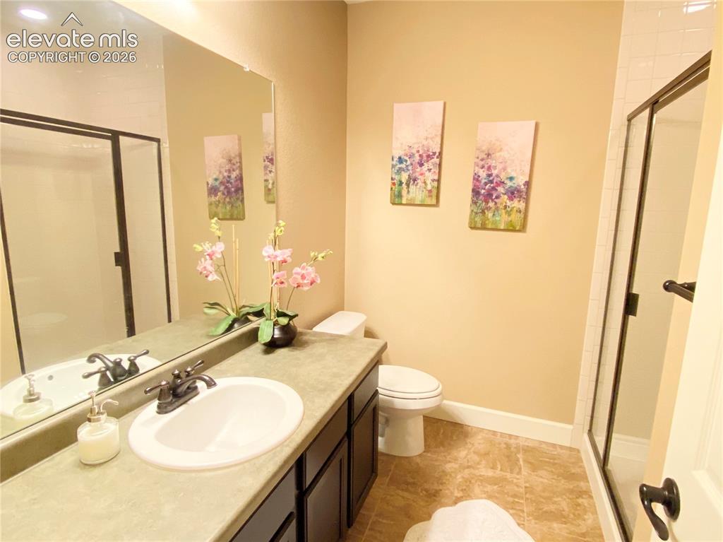 Image 26 of 32: Bathroom