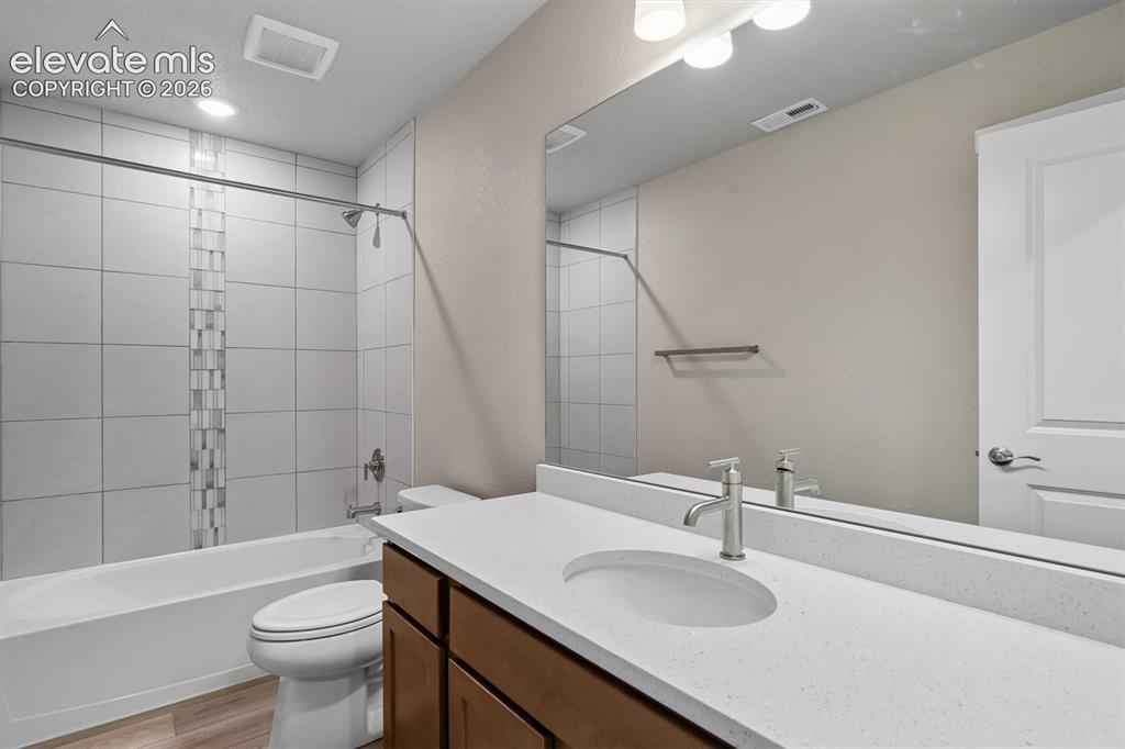 Image 12 of 22: Bathroom