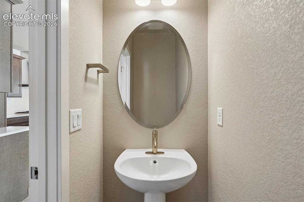 Image 15 of 22: Bathroom