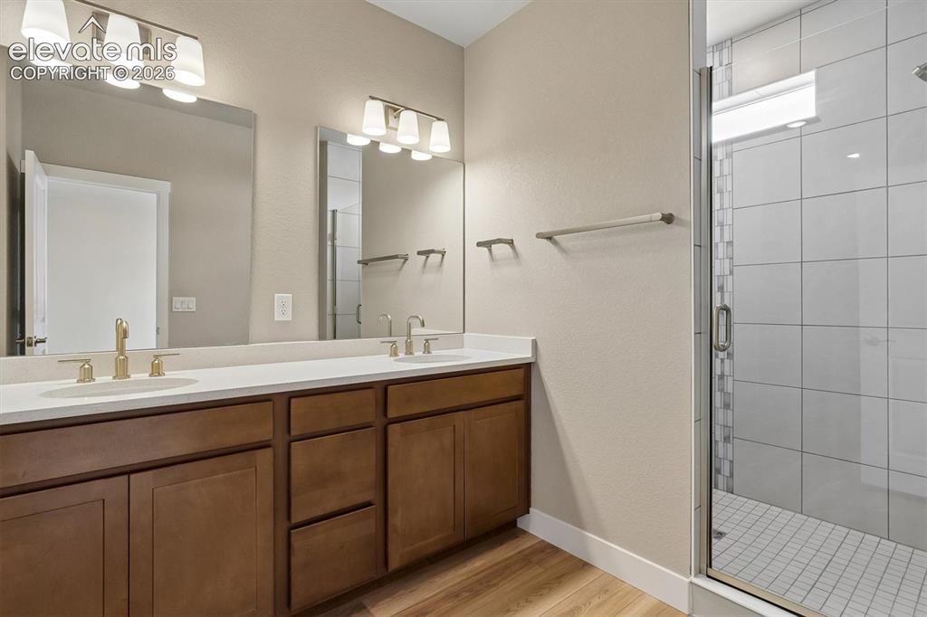 Image 18 of 22: Bathroom