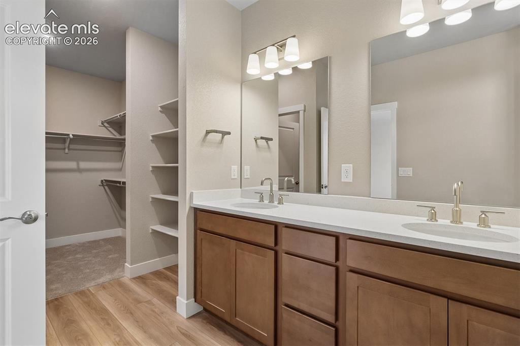 Image 19 of 22: Bathroom