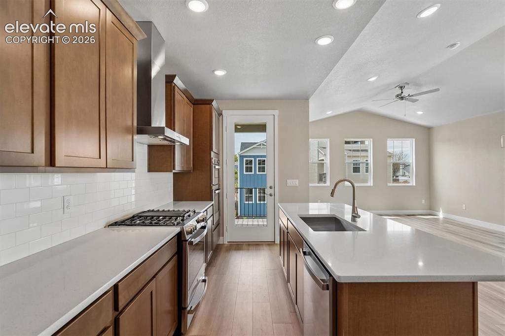 Image 4 of 22: Kitchen