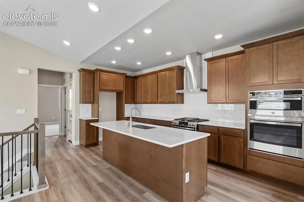 Image 7 of 22: Kitchen