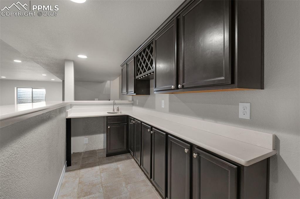 Image 27 of 38: Wet bar