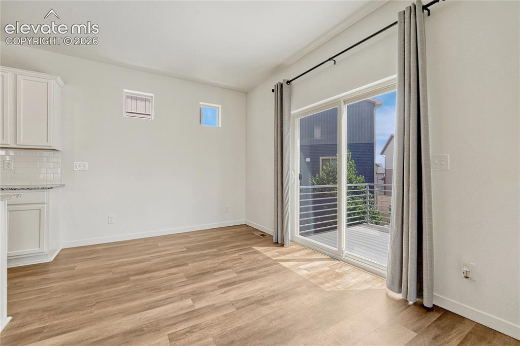 Image 15 of 49: Dining Area