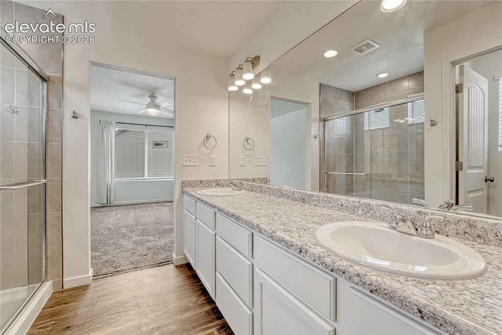 Image 42 of 49: Bathroom