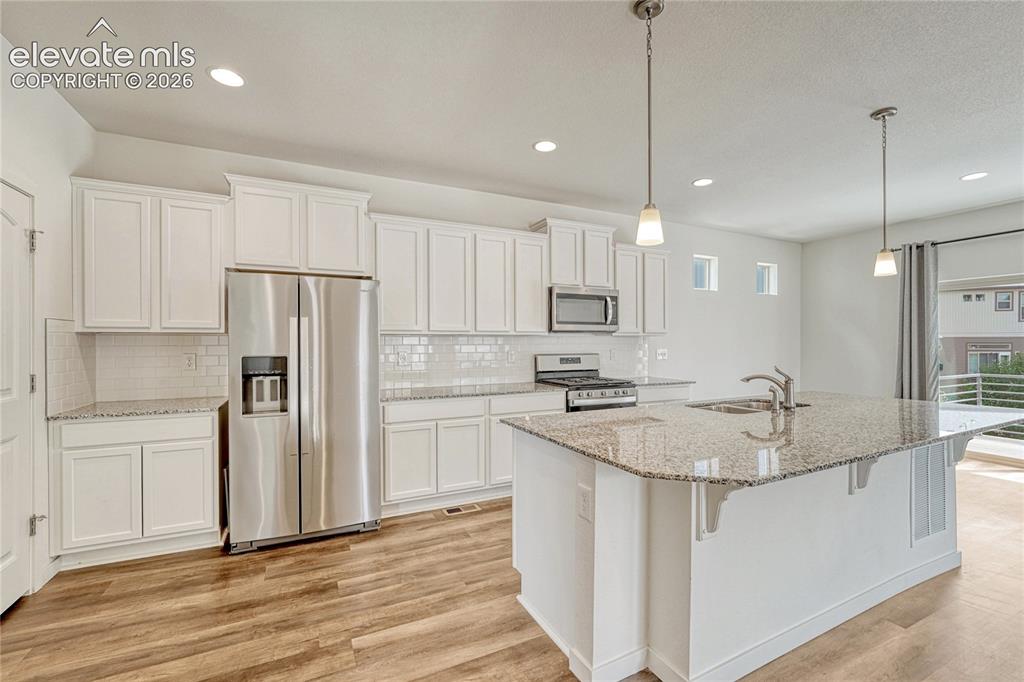 Image 6 of 49: Kitchen