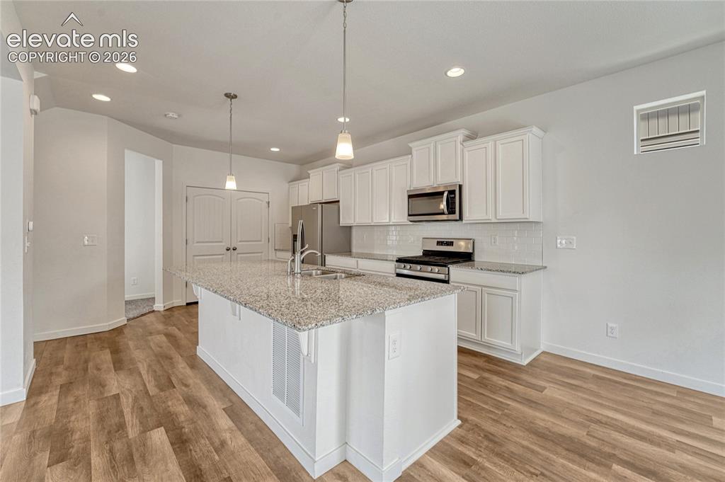 Image 7 of 49: Kitchen