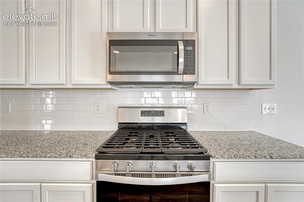 Image 9 of 49: Kitchen
