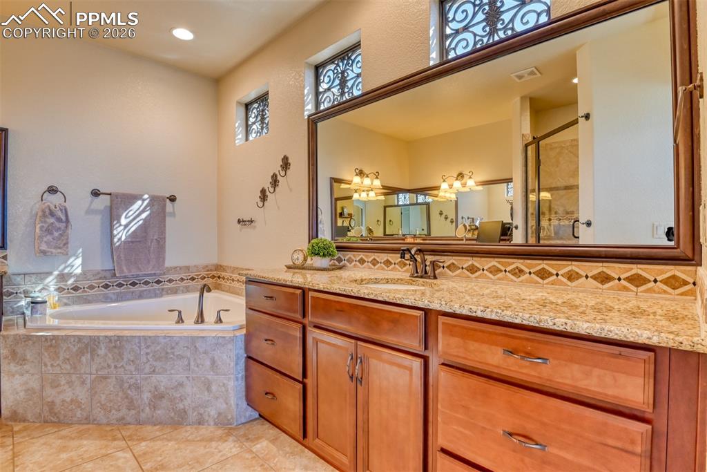 Image 12 of 25: Bathroom