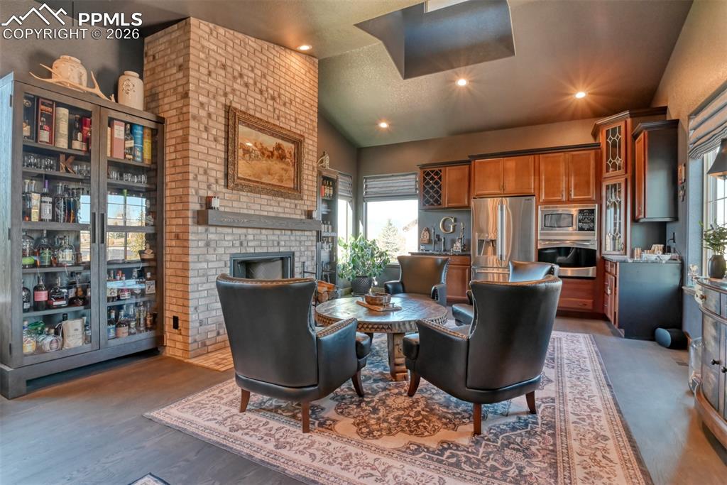 Image 13 of 25: Living Room