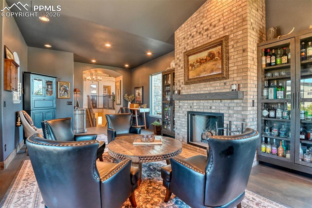 Image 14 of 25: Living Room