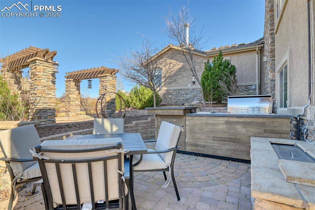 Image 4 of 25: Patio