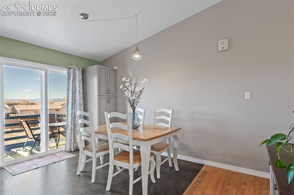 Image 10 of 35: Dining Area