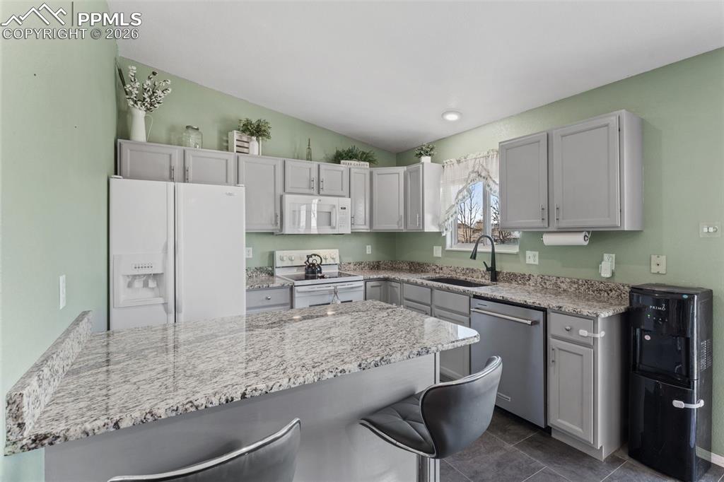 Image 12 of 35: Kitchen