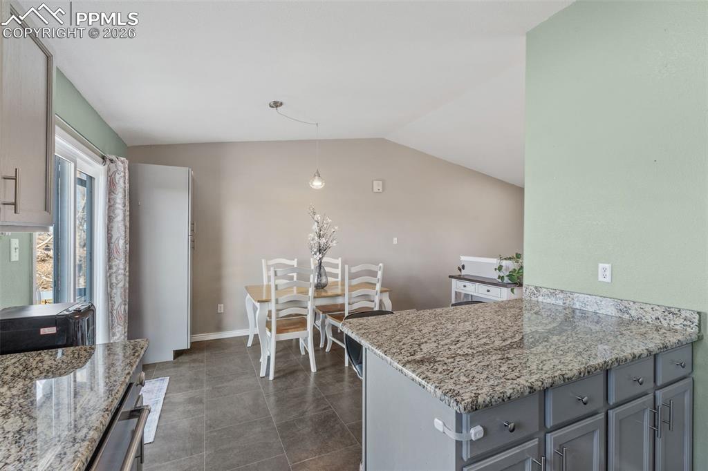 Image 15 of 35: Kitchen