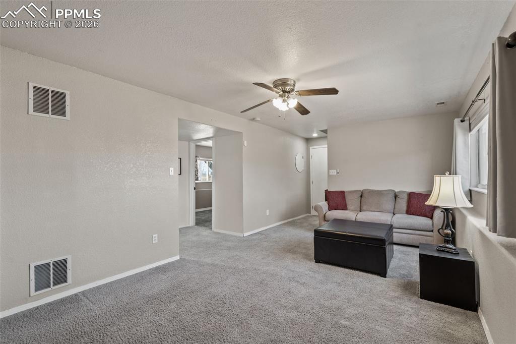 Image 24 of 35: Family Room