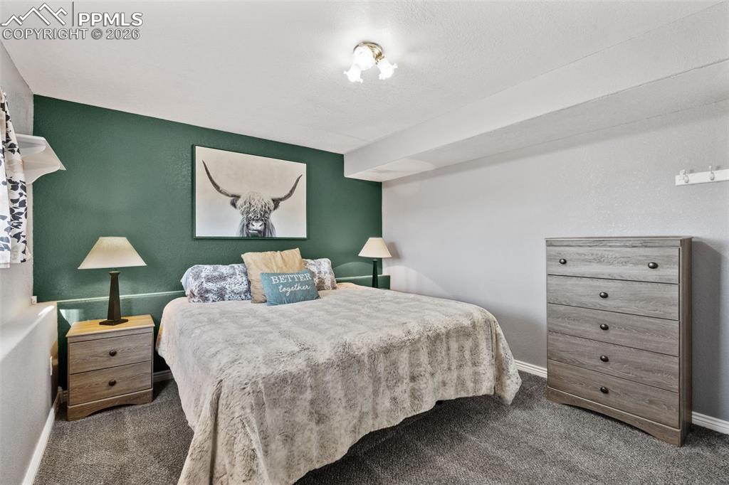 Image 25 of 35: Bedroom