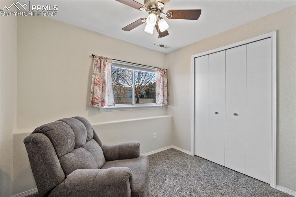 Image 29 of 35: Bedroom