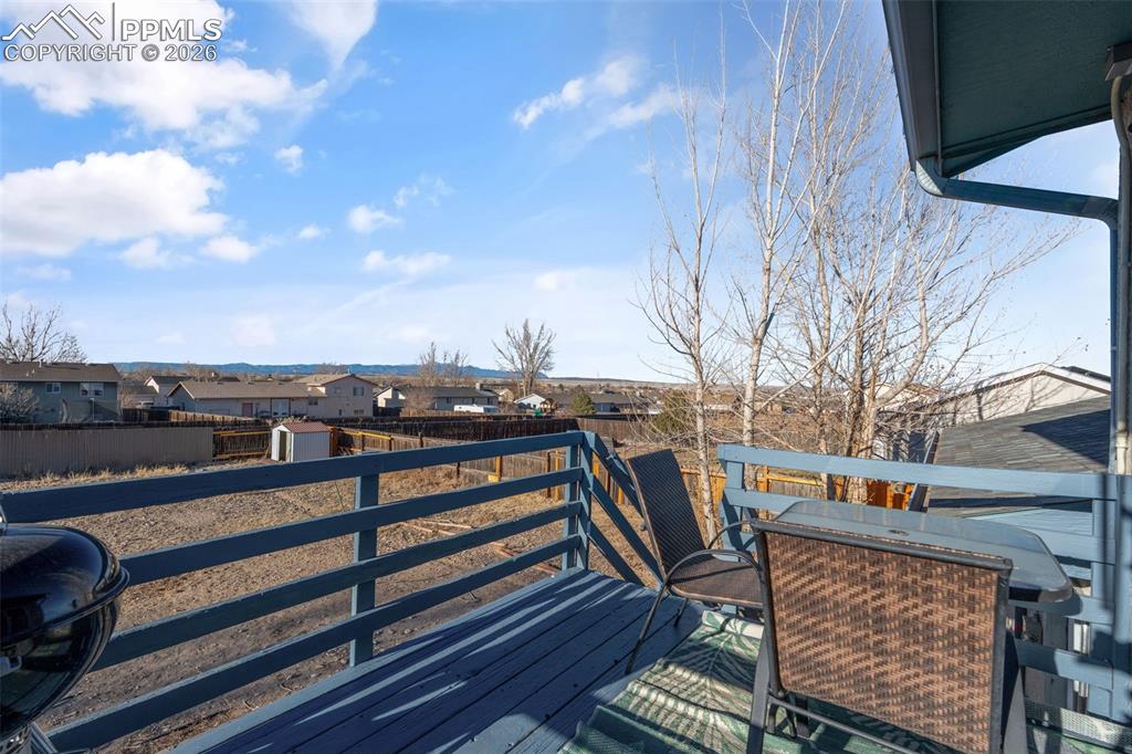 Image 33 of 35: Deck